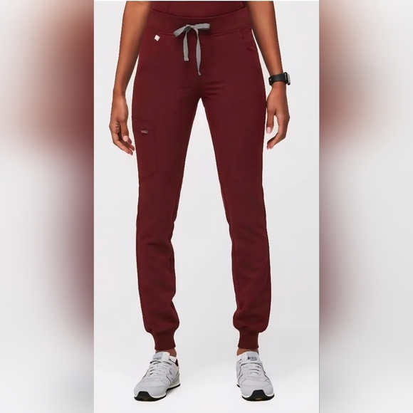 FIGS Technical Collection Zamora Jogger Scrub Pants Burgundy Size Small - Picture 2 of 7